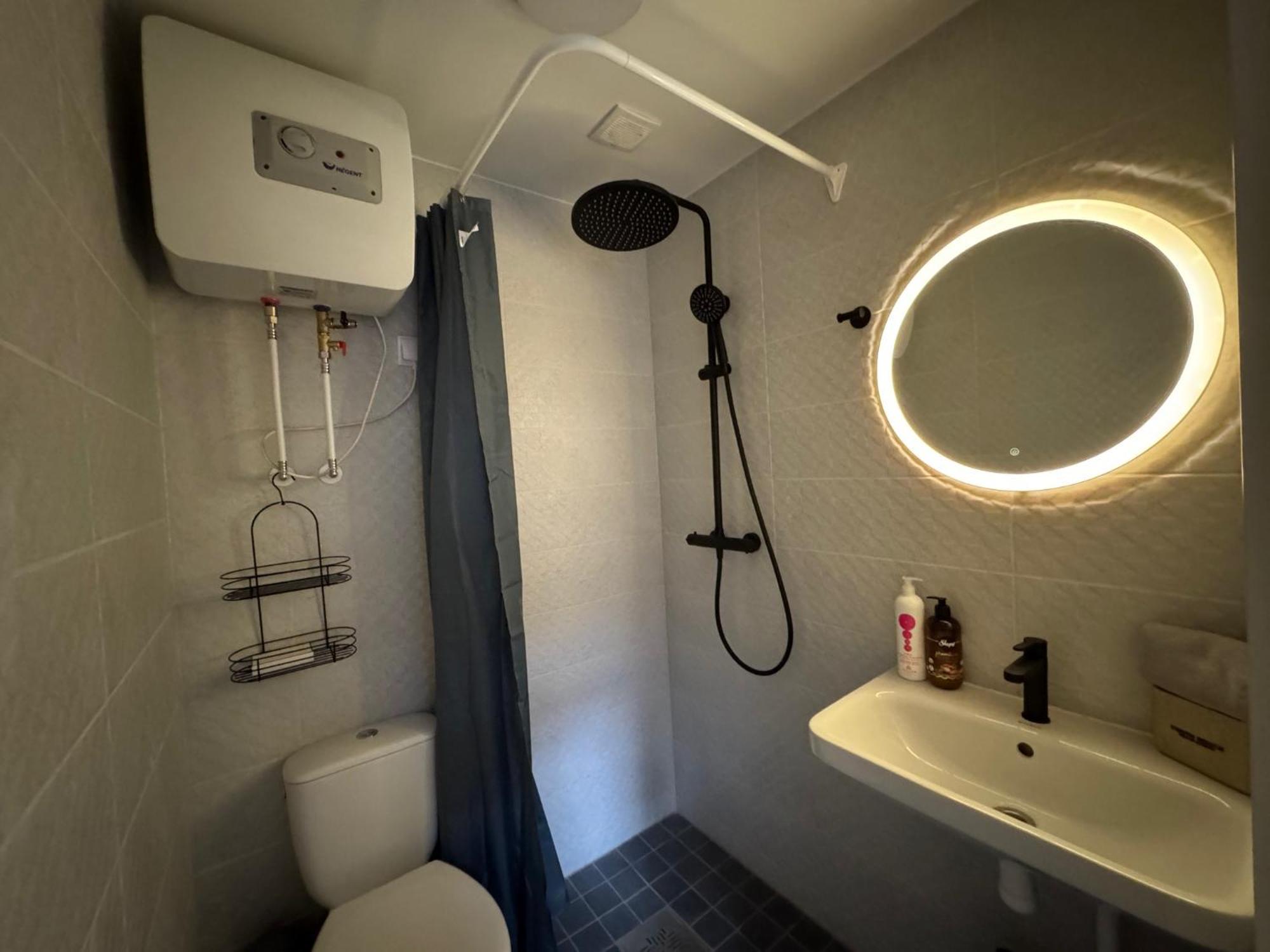 Freshly Renovated Bathroom! Luna Budget Cozy Juhkentali 42 Near Centre Appartamento