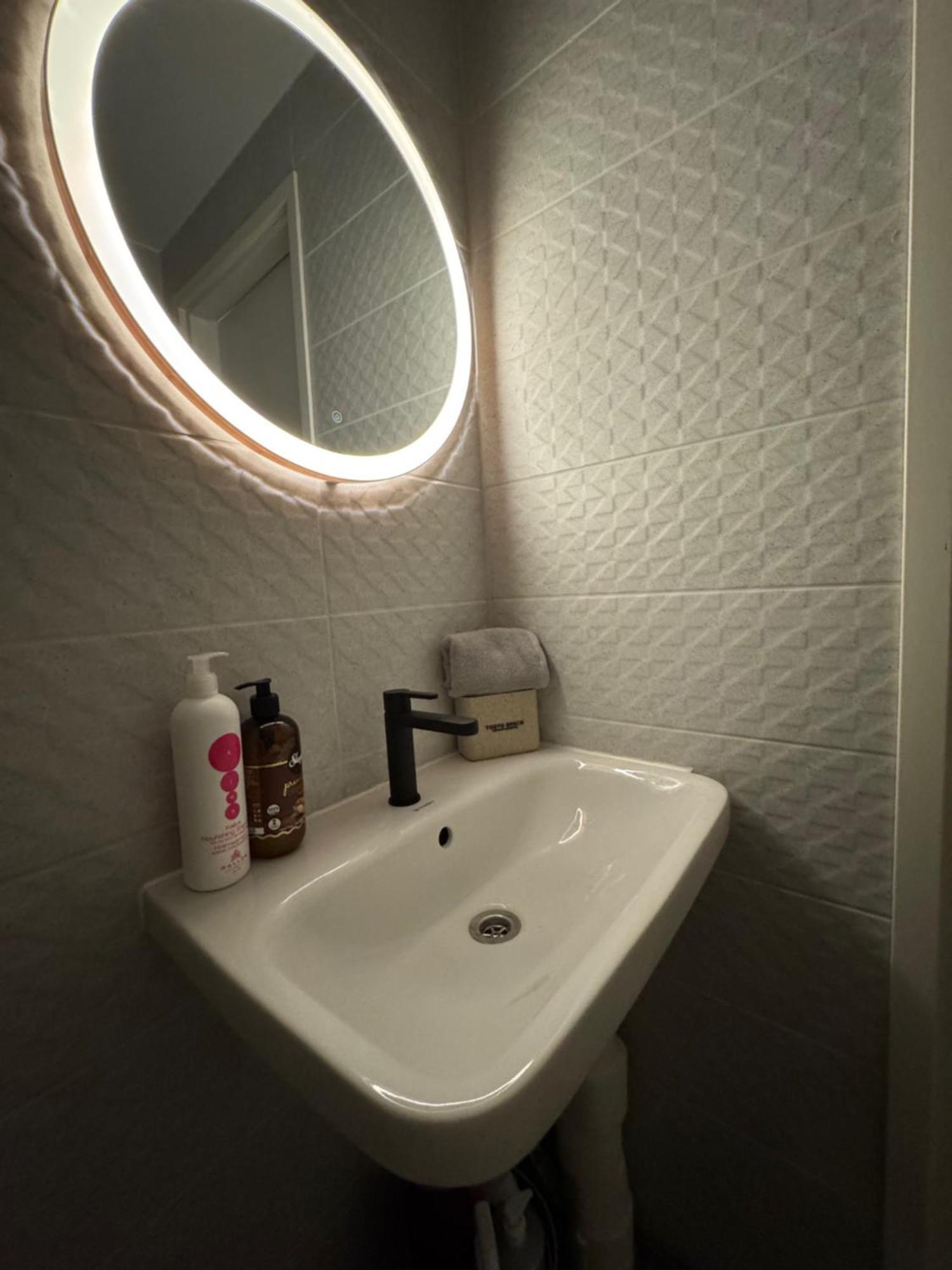 Freshly Renovated Bathroom! Luna Budget Cozy Juhkentali 42 Near Centre Apartamento Talin