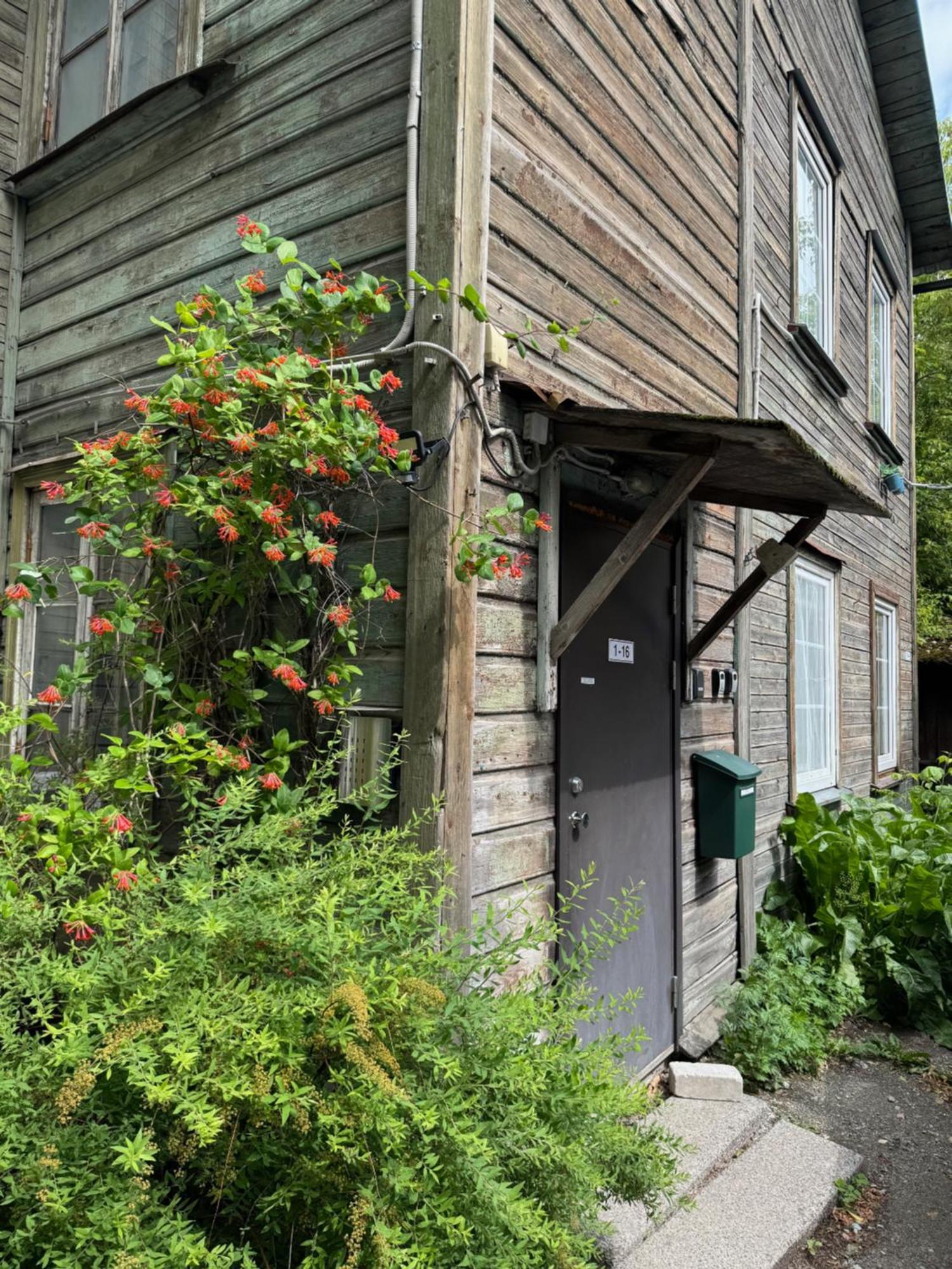 Freshly Renovated Bathroom! Luna Budget Cozy Juhkentali 42 Near Centre Airport Next To The Bus Station * Tallinn
